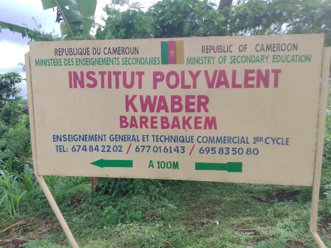 IsmamOfficiel's tweet photo. 🛑🛑🛑🛑🛑 
Journée d'orientation Universitaire 📚😏🥇 

Nous avons été aux côtés des élèves de l'Institut Polyvalent #KWABER à Barébakem pour les sensibiliser d'avantage sur l'importance de l'orientation d'un cursus universitaire Entrepreneurial. 

C'était hier.😃🌱📚😏. https://t.co/MxgiVbU8QX