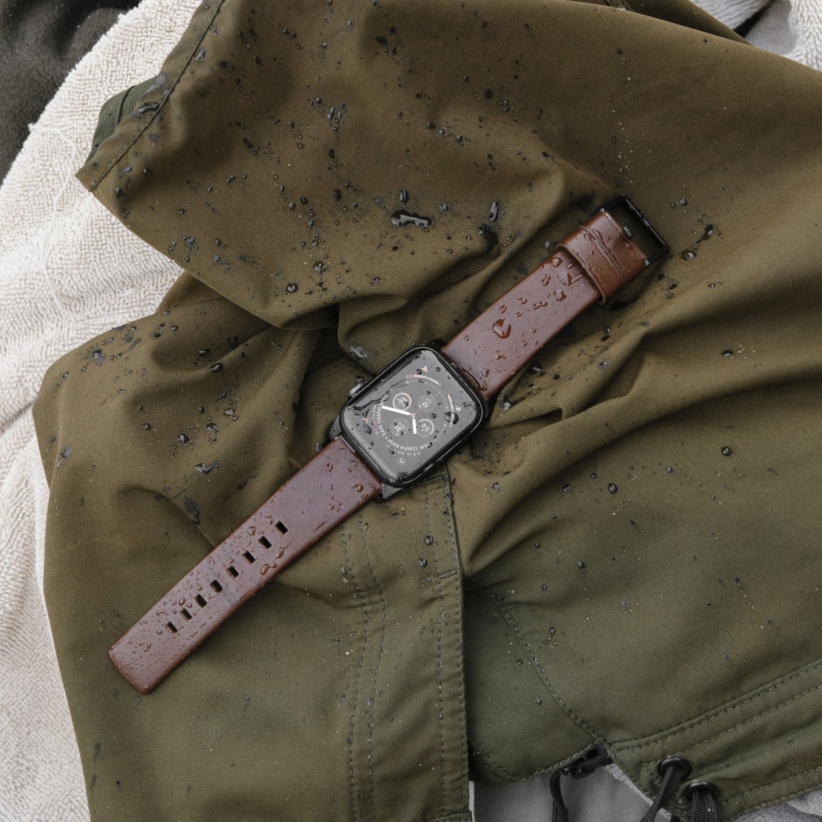TYO_Mac's tweet photo. 【NOMAD再入荷情報 5/19】大変長らくお待たせいたしました！＜NOMAD Active Band Pro＞ モカブラウンレザー×ブラックバックルモデル、入荷。防水×革！ドイツHEINEN社防水レザー+フッ素エラストマー。https://t.co/z1L0Cij1iA 　#NOMAD #TokyoMac https://t.co/fdgmQkRc3m