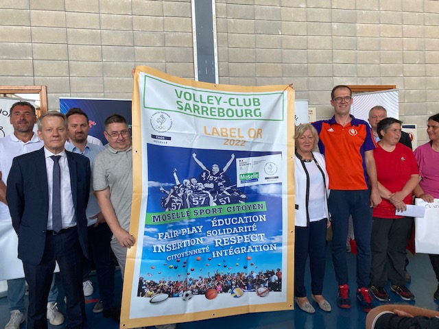 Dsden57's tweet photo. Remise des labels Moselle Sport Citoyen aux 40 clubs mosellans ce jeudi 18 mai aux arènes de Metz en présence de Mme Agnès Raffin,Présidente du CDOS de Moselle et Olivier Cottet #DASEN57. Une belle récompense pour ces clubs sportifs qui œuvrent sur le champ éducatif et citoyen ! https://t.co/VVATELwA7s