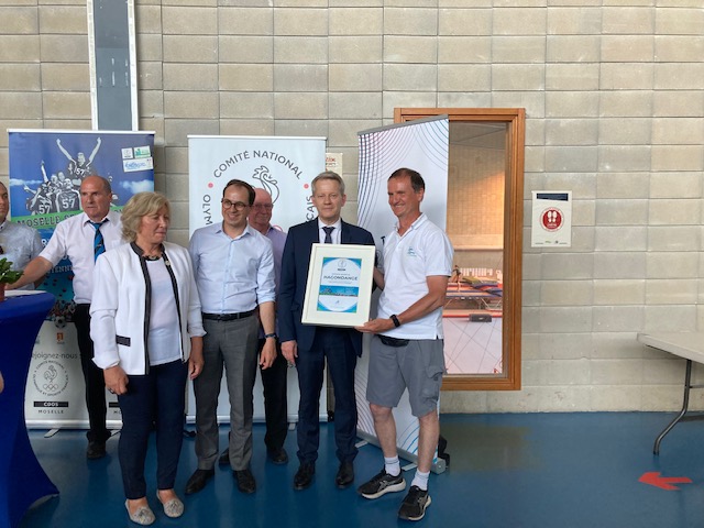 Dsden57's tweet photo. Remise des labels Moselle Sport Citoyen aux 40 clubs mosellans ce jeudi 18 mai aux arènes de Metz en présence de Mme Agnès Raffin,Présidente du CDOS de Moselle et Olivier Cottet #DASEN57. Une belle récompense pour ces clubs sportifs qui œuvrent sur le champ éducatif et citoyen ! https://t.co/VVATELwA7s