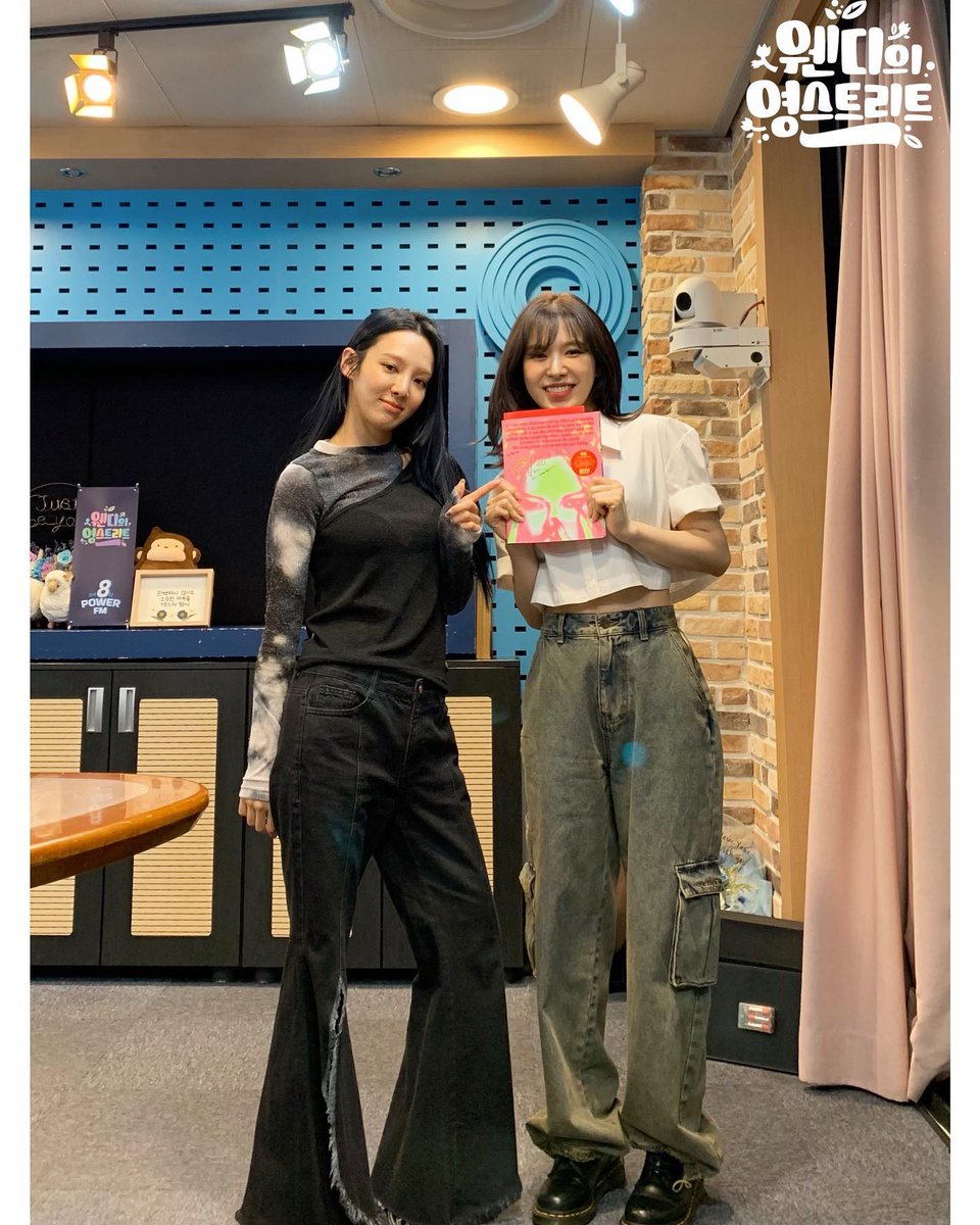 GirlsOnTop_Fr's tweet photo. 📼::19.05.22 ┊͙ #HYOYEON
✧.Mise a jour du compte Instagram de sbsyoungstreet avec #HYOYEON ET #WENDY pour la promotion de la chanson #DEEP
#GirlsOnTop #GOT #걸스온탑
#GOT_the_beat #갓더비트
“ @GIrlsOnTop_Fr
- #AnaStar
“ @GirlsOnTop_SM https://t.co/xF66Nr6TXF