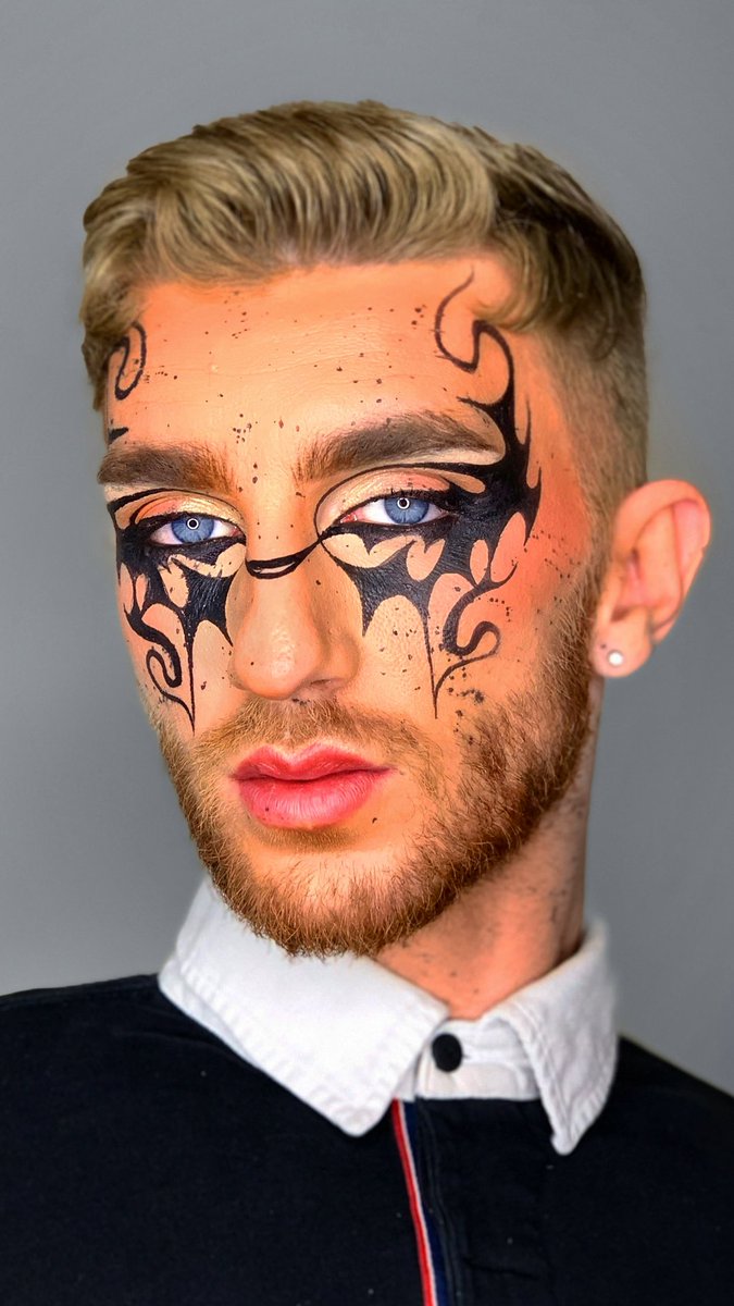 jaime_coburn's tweet photo. What can I say? My hand slipped. #makeup #graphiceyeliner #editorialmakeup https://t.co/eIw9vw6nUS