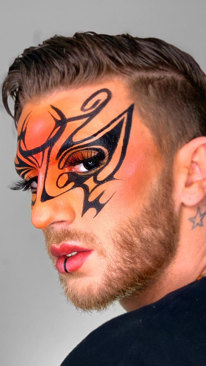 jaime_coburn's tweet photo. What can I say? My hand slipped. #makeup #graphiceyeliner #editorialmakeup https://t.co/eIw9vw6nUS