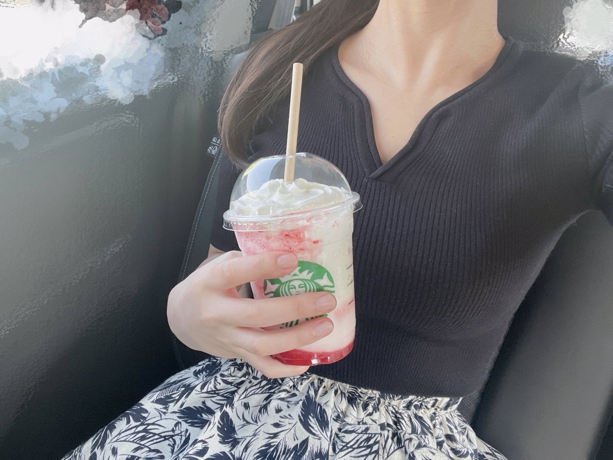 遅ればせながらなーなも飲めたっ🍓
チケットありがとう〜🥰🍓 https://t.co/dfUaEFhd7P