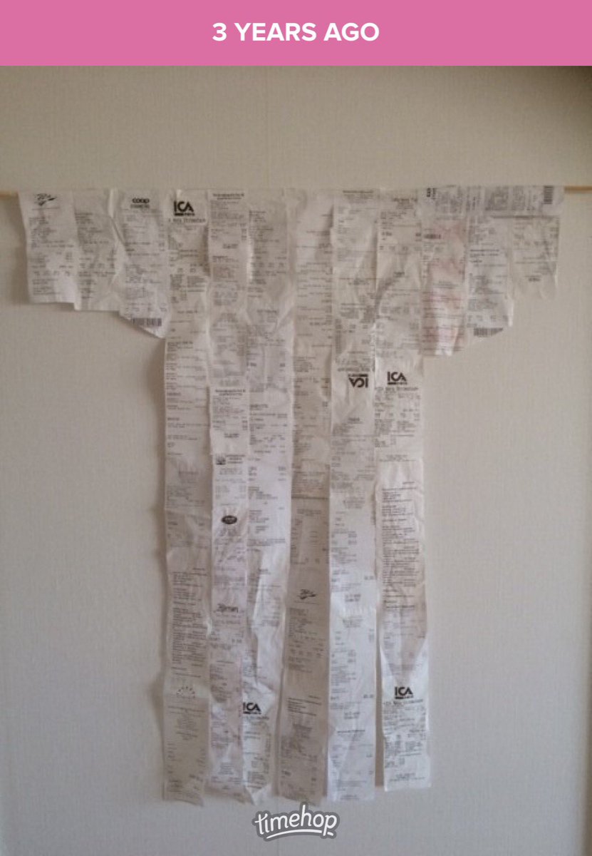 ”Kulturen kostar bara!” Här en t-shirt-installation av konstnär &amp; författare Catharina Göransson medan hon var på litteraturresidens i Strömstad av allt hon inhandlat. 😅Kulturens kvitton. Tål att delas igen. #strömstad #kultur