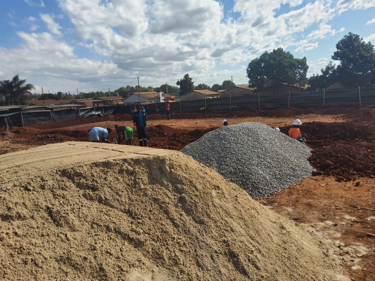 helplinezim's tweet photo. Construction of the Hatcliffe Safe Market underway, we really are excited about this project. #RecoverBetterTogether #LNOB @unwomenzw @UNDPZimbabwe @MPTFOffice @iloharare @nssazw @MinofWomenZim @cohsunshinecity https://t.co/MFAZaDKXDE