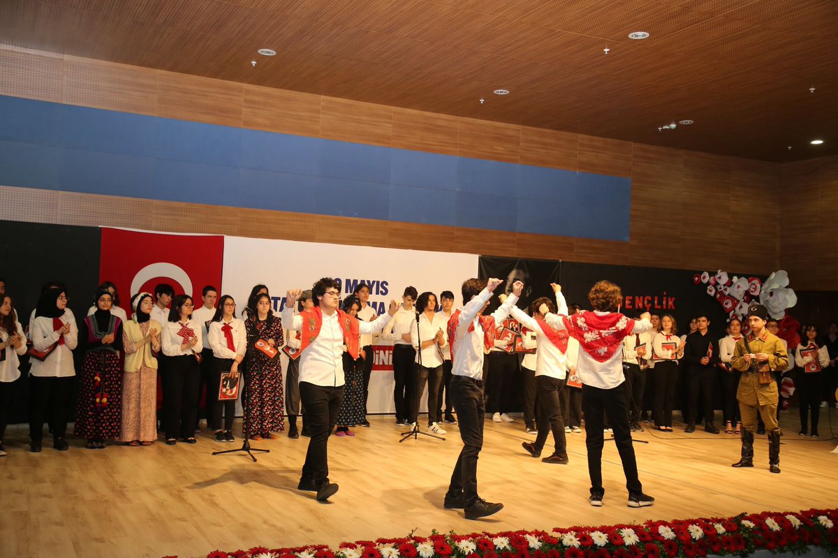 KucukcekmeceMeb's tweet photo. 19 Mayıs Atatürk’ü Anma Gençlik ve Spor Bayramı töreni, İlçemiz Hacı Bektaş Veli Anadolu Lisesi’nde; İlçe Protokolü, Öğretmen, Öğrenci ve Velilerin katılımı ile büyük bir coşkuyla kutlandı. @tcmeb @memleventyazici @KcekmeceKymklik @muratgozudok1 https://t.co/8ap9o4X1C5