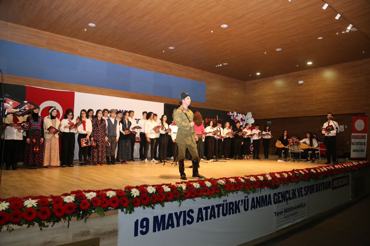 KucukcekmeceMeb's tweet photo. 19 Mayıs Atatürk’ü Anma Gençlik ve Spor Bayramı töreni, İlçemiz Hacı Bektaş Veli Anadolu Lisesi’nde; İlçe Protokolü, Öğretmen, Öğrenci ve Velilerin katılımı ile büyük bir coşkuyla kutlandı. @tcmeb @memleventyazici @KcekmeceKymklik @muratgozudok1 https://t.co/8ap9o4X1C5