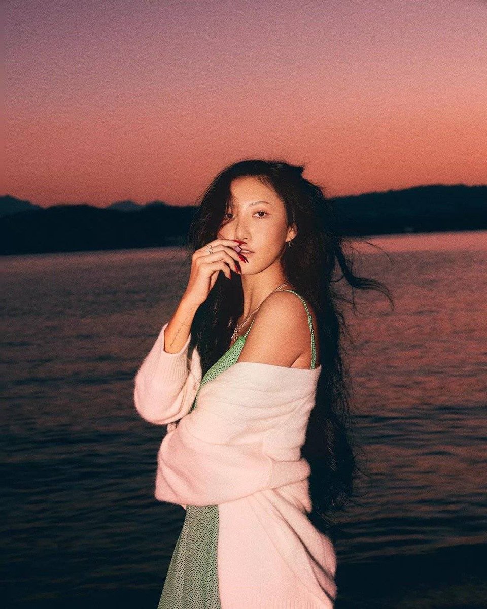 MaHwasaja's tweet photo. Joy Park, K-Culture and K-Pop Journalist, will release an e-book on the 4th of May 2022

Hwasa is featured in the chapter

'the fantasy of holy woman"

https://t.co/oejSSAaHL5…

마마무 화사 #HwaSa #화사 #华莎 #ファサ #ฮวาซา https://t.co/RT1gVfAgnL