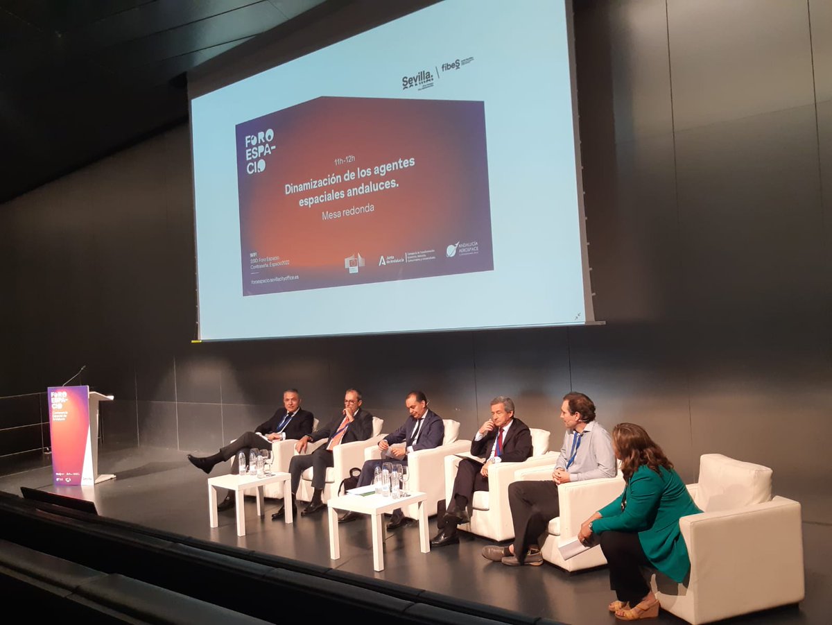 AndAerospace's tweet photo. El presidente del clúster @AndAerospace @AGGuillamon habla sobre los objetivos del #sectorespacio y la importancia de las empresas y de las instituciones públicas para el crecimiento económico de la región. 

#ForoEspacio #SectorAeroespacial #Andalucia https://t.co/8SIgRLI22M