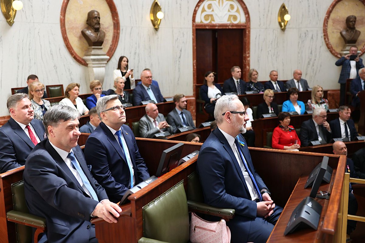 JakubChe's tweet photo. Z okazji 75-lecia Instytutu Onkologii w Gliwicach gratuluję całemu Zespołowi na czele z dyr. prof. Krzysztofem Składowskim imponujących osiągnięć medycznych👏W imieniu #ZarządŚląskie i #SejmikŚląskie życzę dalszych sukcesów👏@NIO_PIB @MorawieckiM @MZ_GOV_PL @a_niedzielski https://t.co/OeDgHSDml6