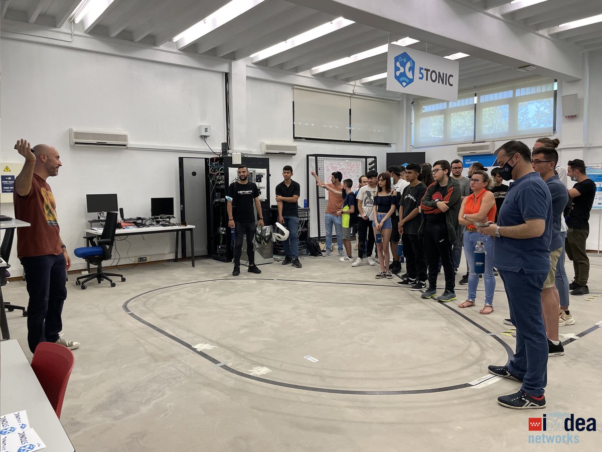 NEXTONICLAB's tweet photo. To celebrate #WorldTelecommunicationDay more than 100 students visited @IMDEA_Networks and @5TONIC facilities. @neftaligb, system administrator at IMDEA Networks, presented the projects and activities done in the lab.🙌Thank you for visiting us! 
#5glab #5G https://t.co/A8EboBiAjJ