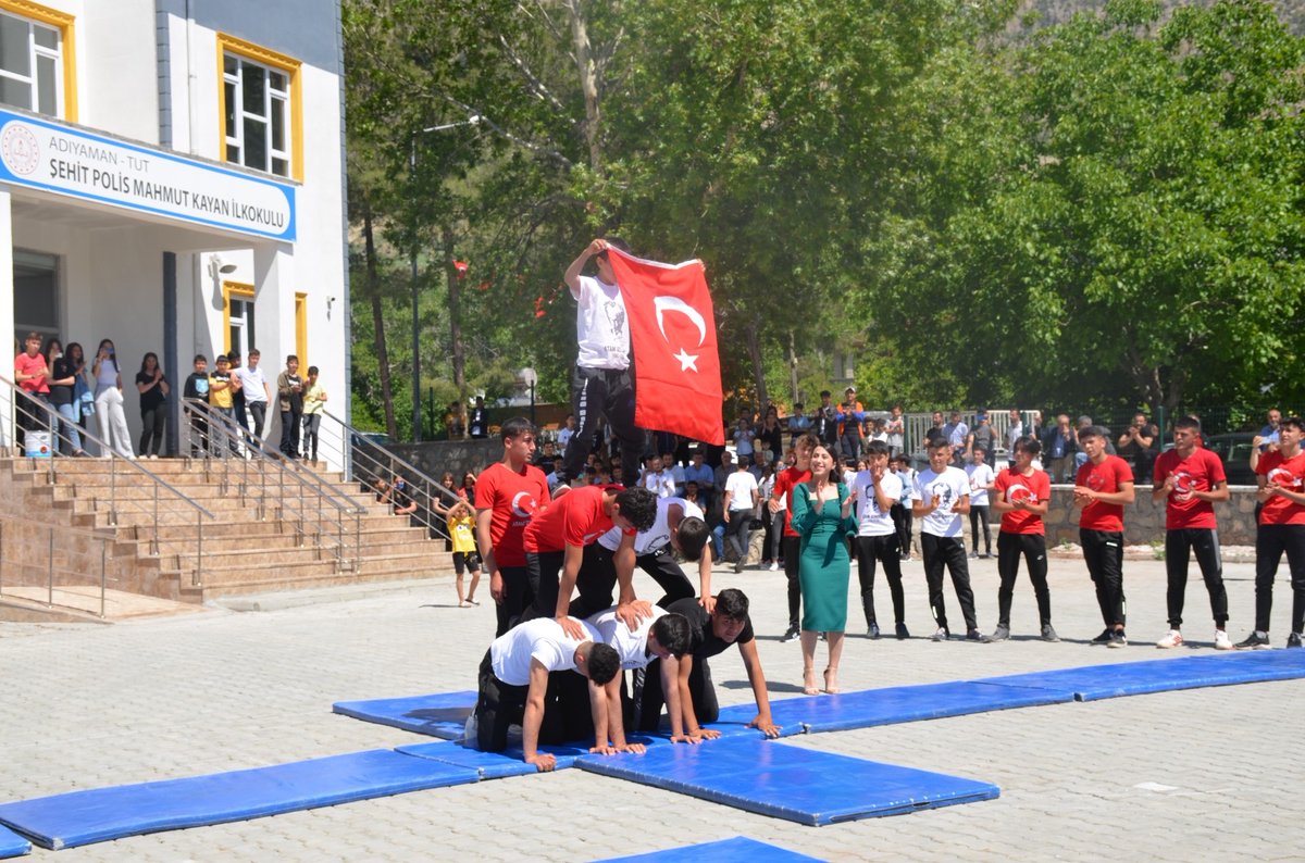 Tut_Kaymakamlik's tweet photo. İlçe Kaymakamımız Sayın Erkut PAMUK, "Türk ve dünya tarihine yön vermiş, milletimizin tüm onur ve asaletiyle bağımsızlık mücadelesi için tarih sahnesindeki büyük değişimin başlangıcı olan 19 Mayıs Atatürk'ü Anma, Gençlik Ve Spor Bayramı'nın kutlama programa katıldı. https://t.co/muivHyRMSS