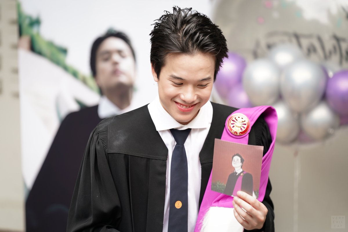 veryveryevilcat's tweet photo. ลูกแม๊ม๊ม๊ จบแล้วครับ 🤍🤍🎉

#JamyJamess 
#JMJGraduation https://t.co/ab76qyzYda
