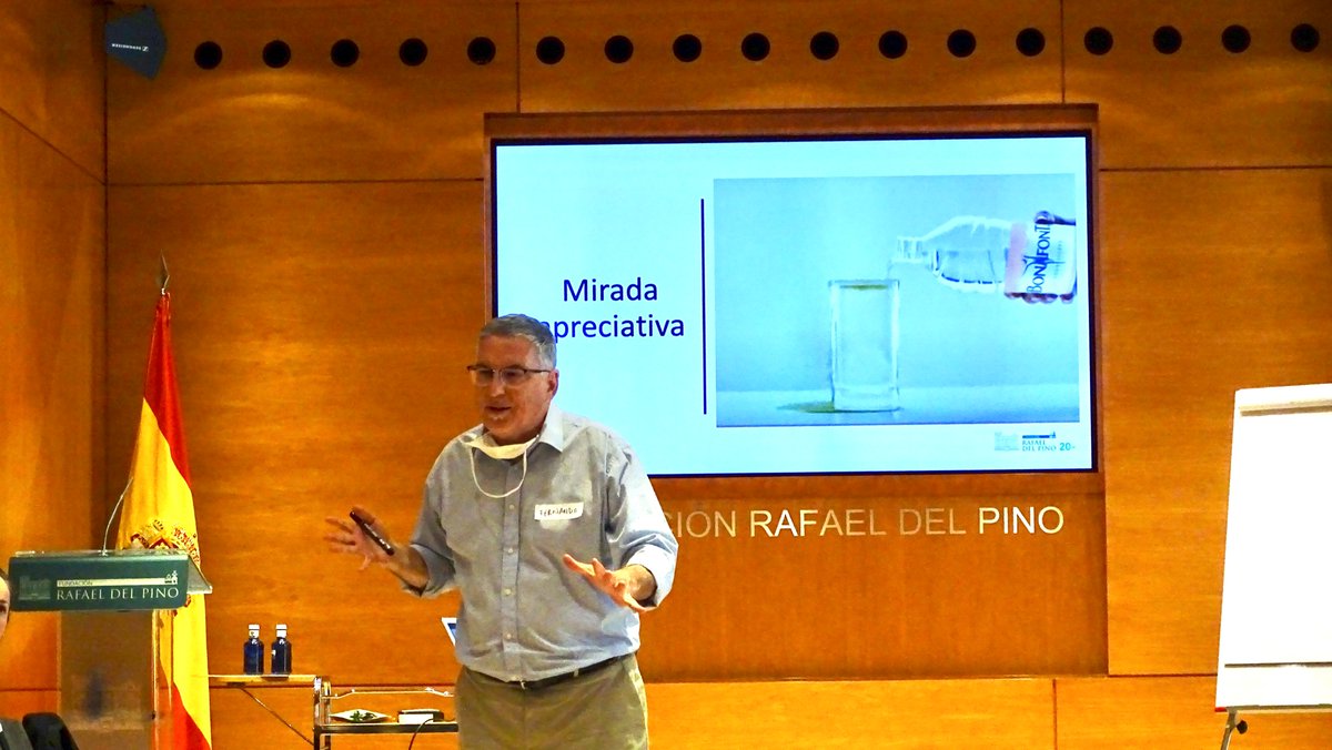 fernandonotaro's tweet photo. Actividad final del Prog. EVOLUCIONA de Liderazgo Docente de la @frdelpino para la @ComunidadMadrid Los profes asistentes han aportado su sabiduría y experiencia dentro y fuera de las aulas y sobre todo: su pasión por la educación y la transformación social. Mil gracias!! https://t.co/8qiUip7hex