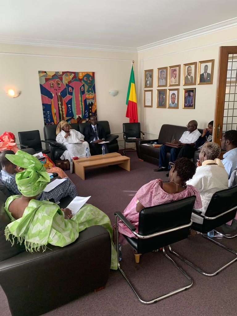 SenegFrance77's tweet photo. En perspective  de la 2ème phase de financement en faveur des #sénégalais de #Belgique et #Luxembourg, Mme #NataSambMbacke, administratrice du #FAISE en visite de travail à Bruxelles rencontre les représentants de la communauté à la chancellerie en présence de #AmbBayeMoctarDIOP https://t.co/g4E5eeoHsx