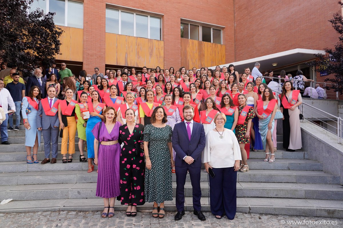 pablodeolavide's tweet photo. Enhorabuena a los egresados y egresadas de la promoción 2018/22 de Trabajo Social que celebraron ayer su ceremonia Fin de Grado en nuestro Paraninfo.
Vosotros sois nuestra mejor arma para cambiar el mundo🌍¡Mucha suerte en vuestro nuevo camino! ☺️
#egresadosupo #trabajosocial https://t.co/kuk2W56VWb