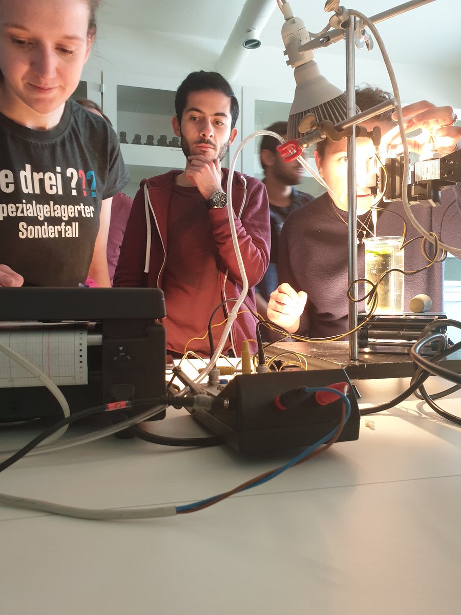 MicroSensing's tweet image. Today we let the 22 participants at #microsensor2022 loose on some microsensor setups measuring photosynthesis and respiration in microbial mats