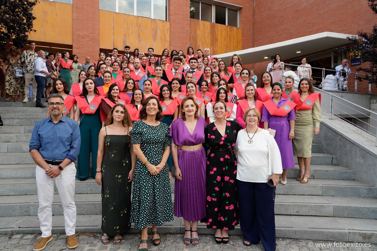 pablodeolavide's tweet photo. Enhorabuena a los egresados y egresadas de la promoción 2018/22 de Trabajo Social que celebraron ayer su ceremonia Fin de Grado en nuestro Paraninfo.
Vosotros sois nuestra mejor arma para cambiar el mundo🌍¡Mucha suerte en vuestro nuevo camino! ☺️
#egresadosupo #trabajosocial https://t.co/kuk2W56VWb