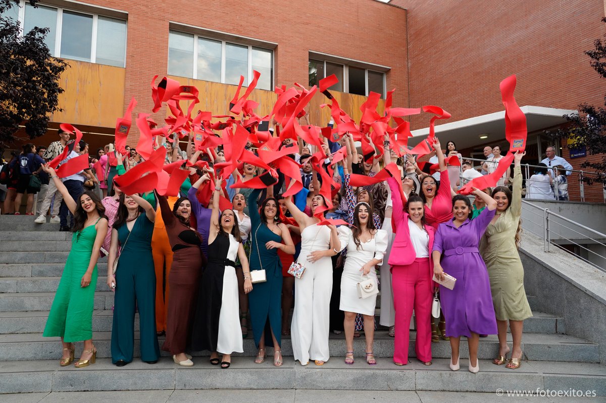 pablodeolavide's tweet photo. Enhorabuena a los egresados y egresadas de la promoción 2018/22 de Trabajo Social que celebraron ayer su ceremonia Fin de Grado en nuestro Paraninfo.
Vosotros sois nuestra mejor arma para cambiar el mundo🌍¡Mucha suerte en vuestro nuevo camino! ☺️
#egresadosupo #trabajosocial https://t.co/kuk2W56VWb