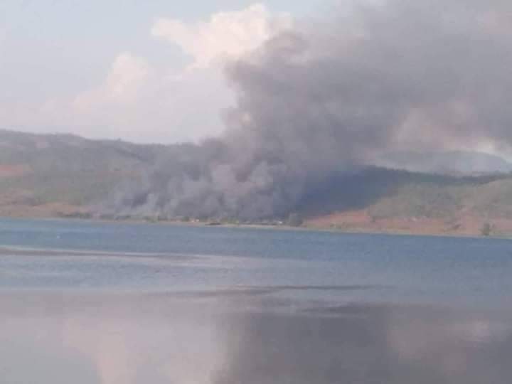 Chanapai247's tweet photo. It's been 5 days in a series since armed conflicts between revolutionary forces and junta soldiers broke out in #Pekon town as SAC troops launched offenses in Hsee-mee-lot village. During the battles, 1 PDF member and 1 KNDF B-03 comrade have already fallen.
#2022May19coup https://t.co/sKGKJzmxBg