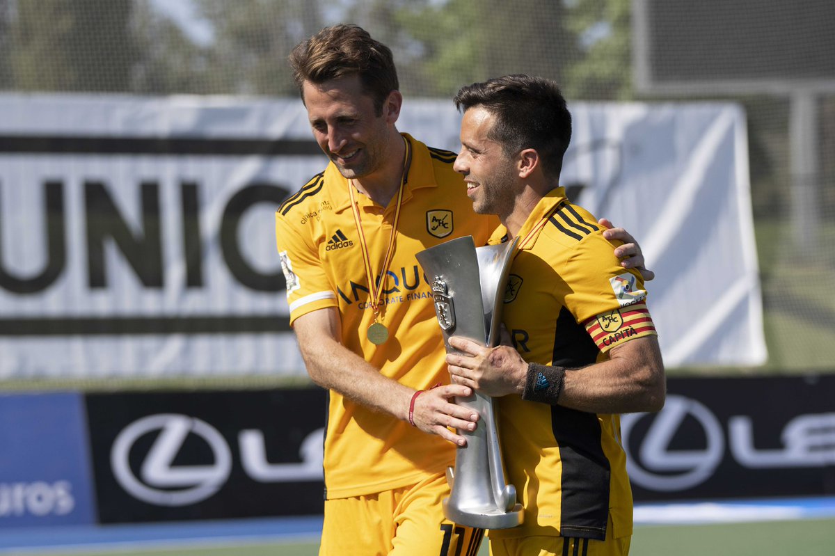 AtleticTerrassa's tweet photo. HOCKEY.

THE LAST DANCE ✨

Roc Oliva es retira finalment després d’aconseguir la 8a lliga amb l’Atlètic! 🏆

4 Jocs Olímpics
2 plates a la Copa d’Europa
8 Lligues
2 Copes

🔗 Llegeix més: https://t.co/VlUCeHeeAP

Moltes gràcies per tot Roc! L’Atlètic serà sempre casa teva! 💛🖤 https://t.co/07lmnxxZaV