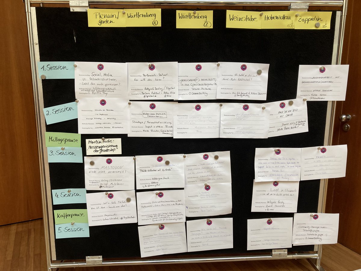 UteBlindert's tweet photo. Die Sessions beim #Politoscope reichen von „LinkedIn für Behörden“, „Communities“, Cybersicherheit, Arbeiten mit Canva und Insta-Reels und so viel mehr. Ihr rockt, Leute! https://t.co/GtUWLq99sG
