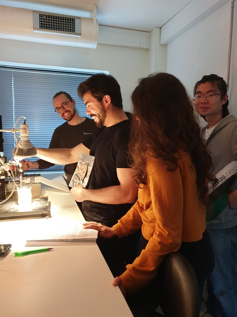 MicroSensing's tweet image. @ARIANNARIZZO13 and Gabriel from the @BEEP_MSCA2020 enjoying first microsensor measurements at the #microsensor2022 course together with some of the other participants