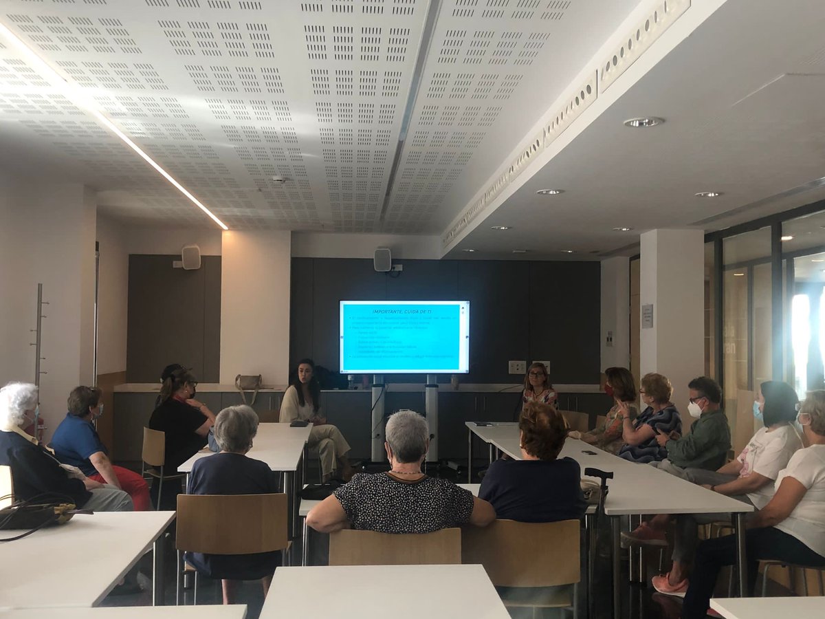 Emi_elPrat's tweet photo. Setmana amb moltes activitats de l’equip de comunitària del Prat. ☀️🍎😷🤕🧑🏽‍⚕️🏃🏽‍♂️
Els professionals dels 3 EAP treballem de forma transversal per aconseguir millorar la prevenció i promoció d’hàbits saludables a la nostre ciutat #FemComunitaria #SomSapDelta https://t.co/tLVvFwmUgE
