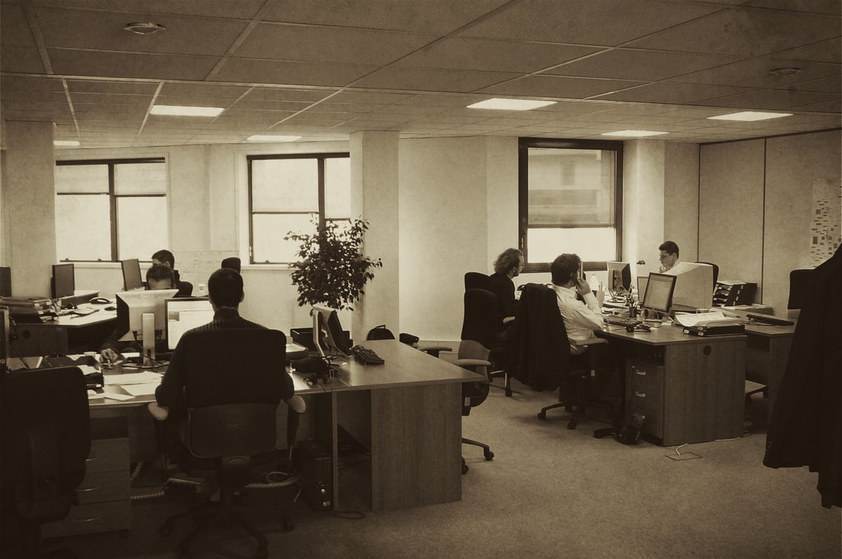 prestaconcept's tweet photo. On fête quelque chose aujourd’hui, mais quoi … ?  🤔
C’est l’année de la majorité pour Prestaconcept, et pendant toutes ces années nous avons eu le temps d’en emmagasiner des souvenirs ! Voici une petite sélection de nos #archives 👇 https://t.co/4qTMoYTHwF