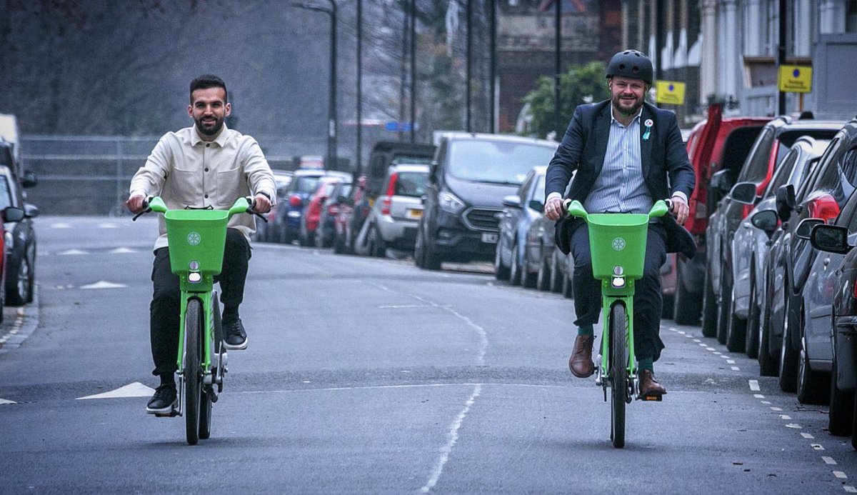 metecoban92's tweet photo. I’m delighted to announce that @LimeBike will be available to use in Hackney from June. 

Cycling has many benefits - from supporting people’s health to easing traffic and improving air quality. 

Here we are in the cycling capital of London. More here ➡️ https://t.co/AZLPedYIkz https://t.co/mJOBxzBNnN
