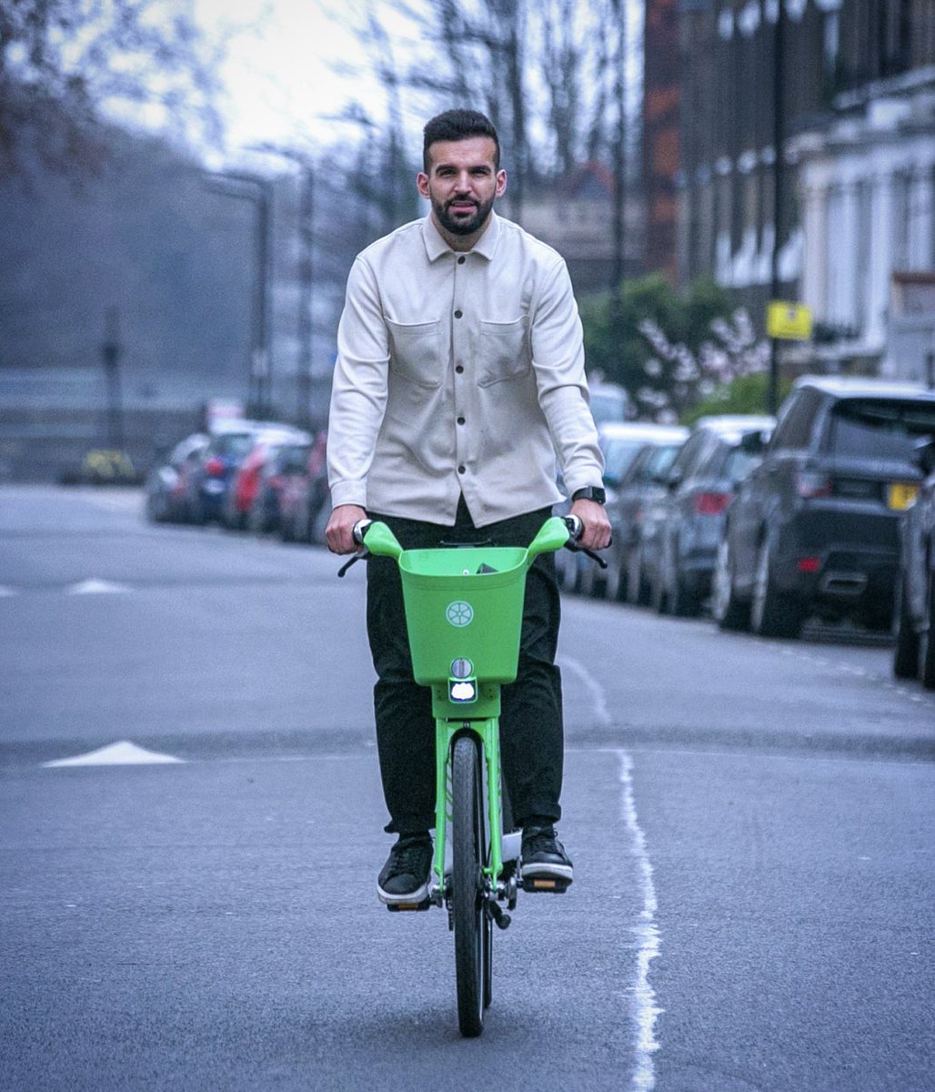 metecoban92's tweet photo. I’m delighted to announce that @LimeBike will be available to use in Hackney from June. 

Cycling has many benefits - from supporting people’s health to easing traffic and improving air quality. 

Here we are in the cycling capital of London. More here ➡️ https://t.co/AZLPedYIkz https://t.co/mJOBxzBNnN