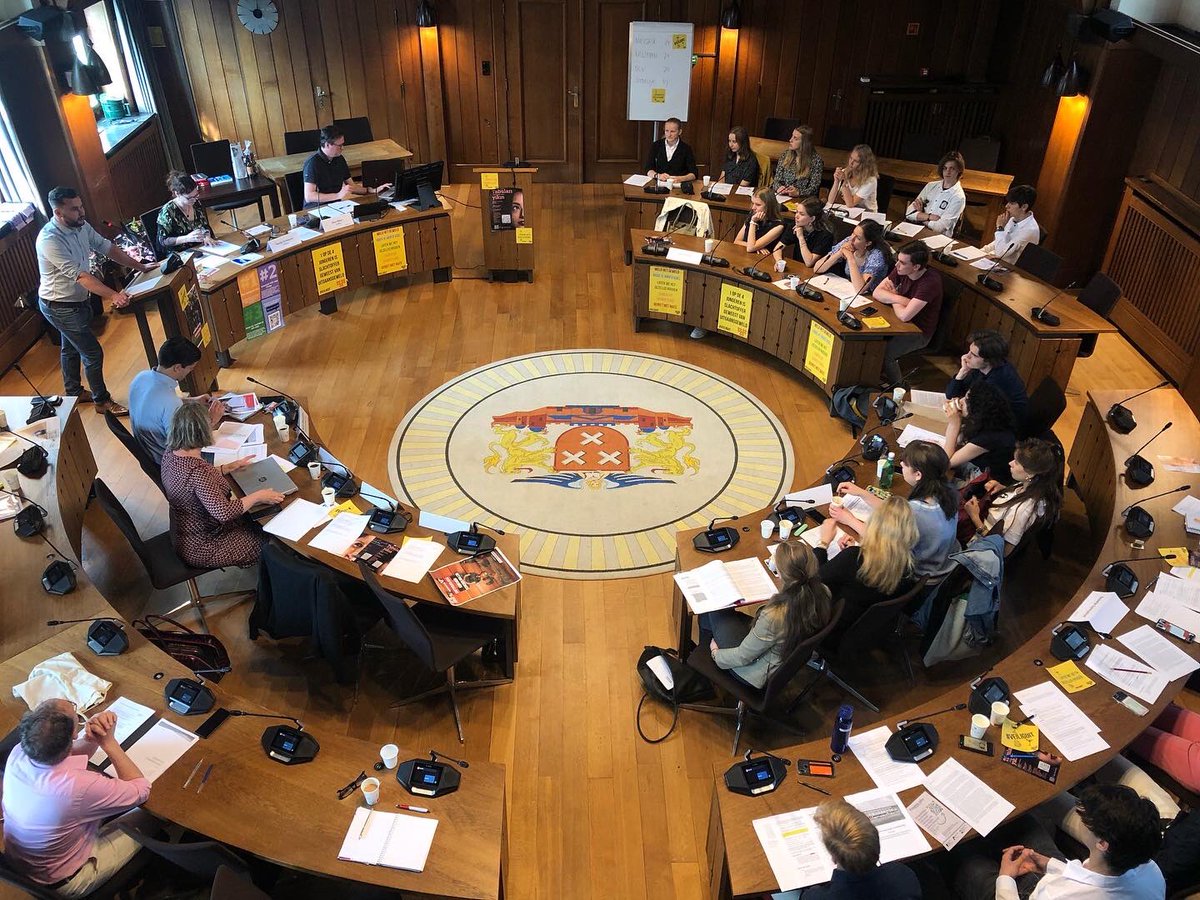 Slotdebat Jeugd&amp;Politiek #5VWO met <a href="/Newmancollege1/">Newmancollege</a> <a href="/De_Nassau/">De Nassau</a>  <a href="/olv_breda/">OLV Lyceum Breda</a> <a href="/GymBreda/">Stedelijk Gym Breda</a> olv <a href="/svenplanken/">Sven Planken</a> <a href="/rickzagers/">rickzagers</a> <a href="/EddieForster5/">EddieForster</a> wat geweldig hoe leerlingen hun projecten verdedigen 💪 <a href="/RaadBreda/">Gemeenteraad Breda</a>