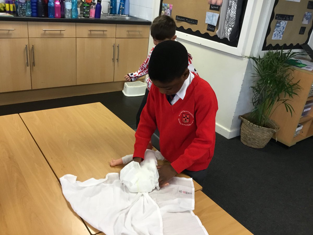 Sacred_heart_Li's tweet photo. The children then had a chance to practice looking after babies. #SH7Year1 #SH7Science #SH7PSHE https://t.co/jsKjsDDQgn