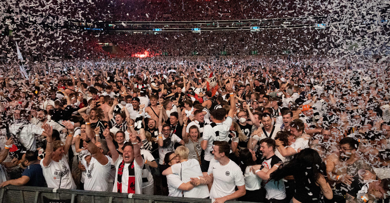 GoalFrance's tweet photo. 🔊 Montez le volume et profitez de l'ambiance de folie au Deutsche Bank Park de Francfort 😍

#FRARAN | #UEL | #UELfinal