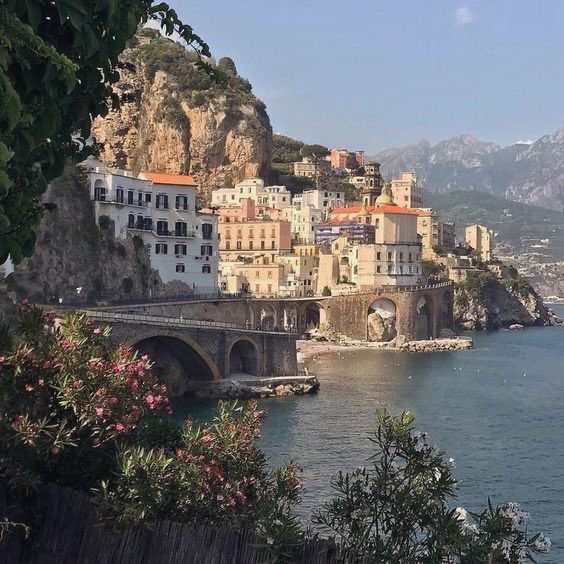 malusokay's tweet photo. Spending the summer in Italy 💭🌊🥂 https://t.co/vFn3Dik9HU