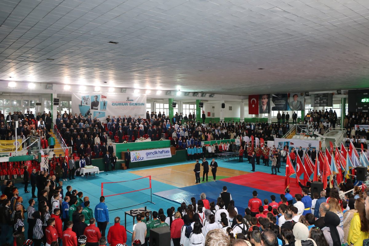 1⃣Asra sığmayan gün!

#19Mayıs Atatürk'ü Anma, Gençlik ve Spor Bayramı kutlama programında 103 yıllık coşkumuzu, heyecanımızı sevgili gençlerimizle ve değerli hemşehrilerimizle paylaştık.

#BuBayramSenin🇹🇷

📍19 Eylül Spor Salonu