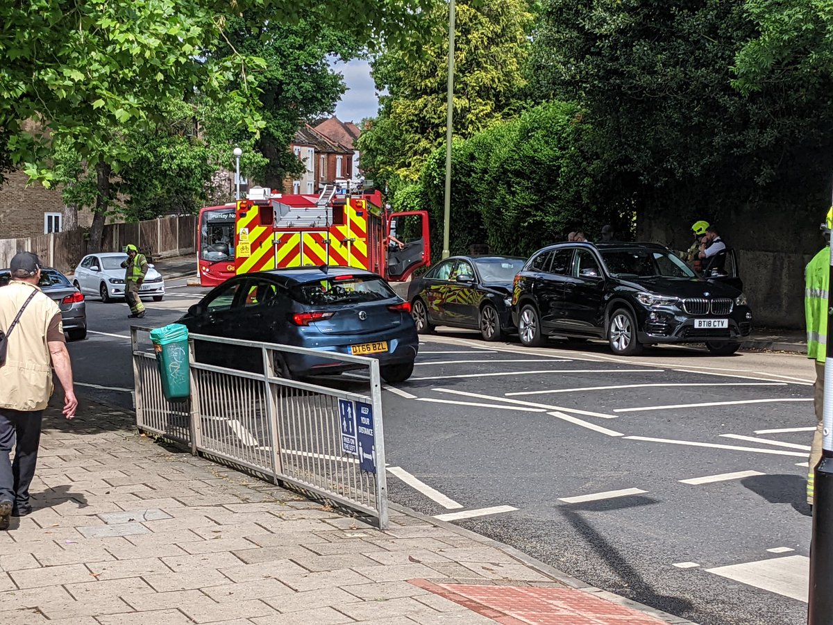 MusingsAndMusic's tweet photo. Why is it that when they are not stuck in traffic, people need to speed like maniacs up &amp; down Beckenham Lane!? Why can't we make it a perm 20mph zone JUST outside all schools? Another crash outside Valley Primary School right by the entrance to Farnaby Rd just now. @NewsShopper https://t.co/LN0gw5IiHh