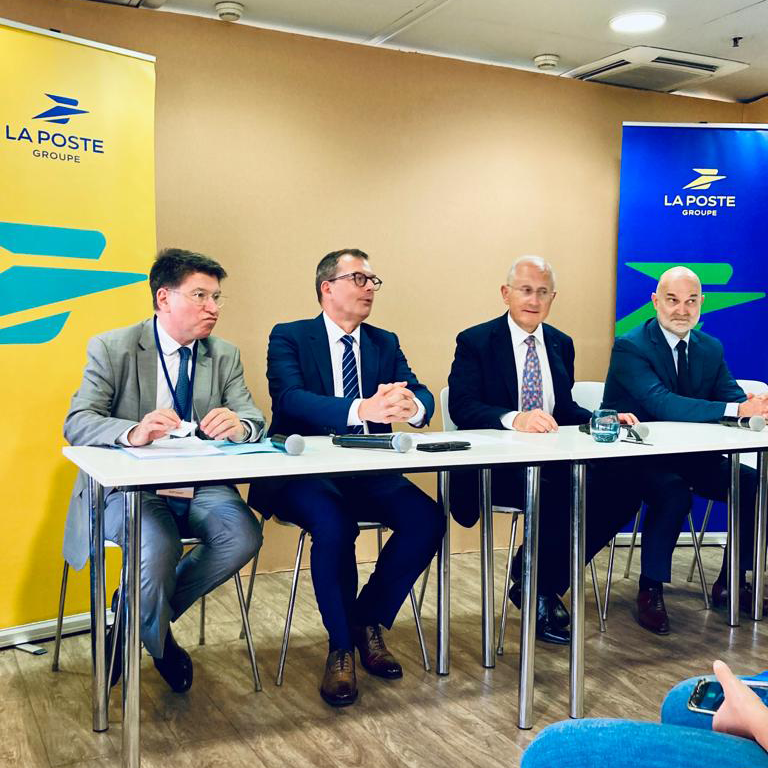 CHUdeLyon's tweet photo. Table ronde "Agir pour la santé : coopération et projets innovants en territoire" avec ici Philippe El Saïr DG @CHUnantes, @raymondlemoign1 DG de la #TeamHL, Philippe Wahl PDG @GroupeLaPoste, et Pr Fabrice Barlesi DG de @GustaveRoussy ! #SANTEXPO https://t.co/CKqmp0SMcB