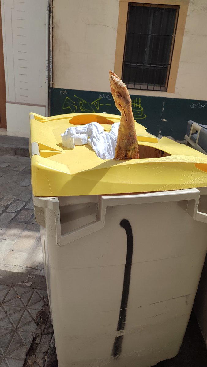 rafa_hierro's tweet photo. Si es que la comida de ahora es puro plástico... #DiaDelReciclaje https://t.co/tkPzO3O7mx