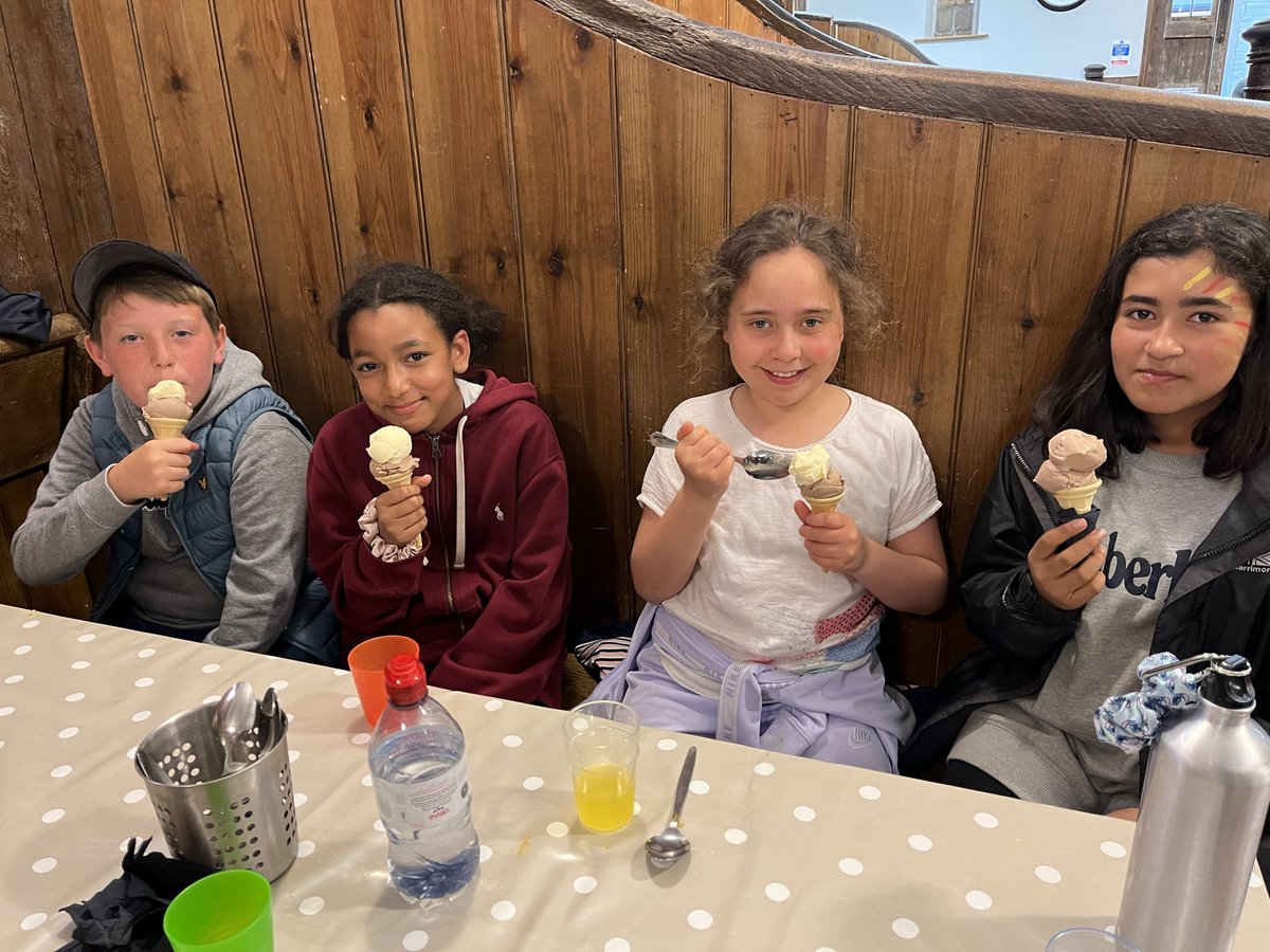 SouthworthClass's tweet photo. Ice cream 🍦 for dessert @CampionClassE1 @StAnnesgaCPS https://t.co/bRqw9W6eET