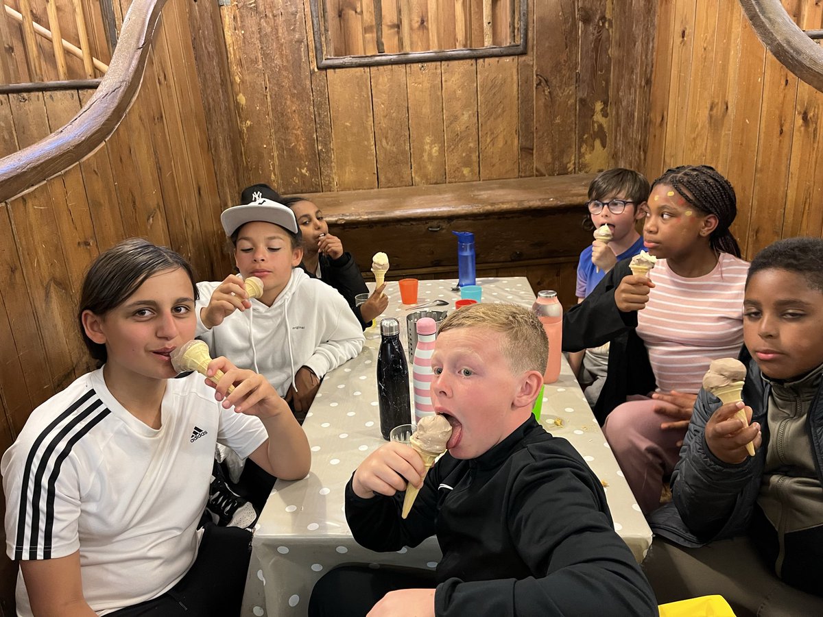 SouthworthClass's tweet photo. Ice cream 🍦 for dessert @CampionClassE1 @StAnnesgaCPS https://t.co/bRqw9W6eET