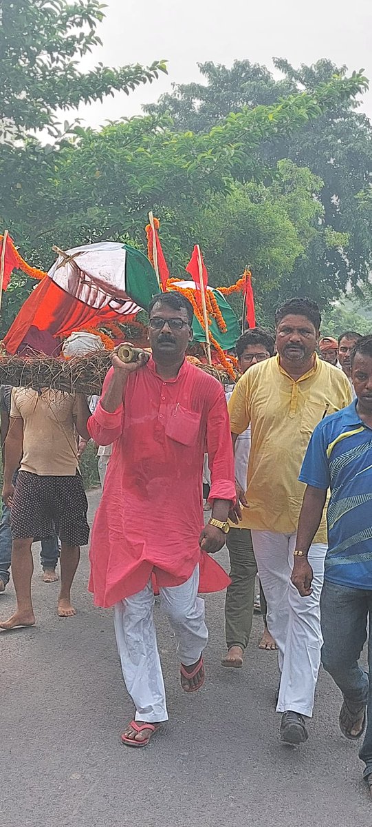 Ajay_B_Chauhan_'s tweet photo. मुड़ियारी पंचायत के गौरव एवं ऐतिहासिक पुरुष पूर्व विधायक डॉक्टर त्रिभुवन सिंह अब इस दुनिया में नहीं रहे ईश्वर उनकी आत्मा को शांति प्रदान करें एवं शोकाकुल परिवार को सहन शक्ति दे !

अजय चौहान 
जिला अध्यक्ष 
 मुखिया संघ सिवान! https://t.co/GwsZEYwKdU