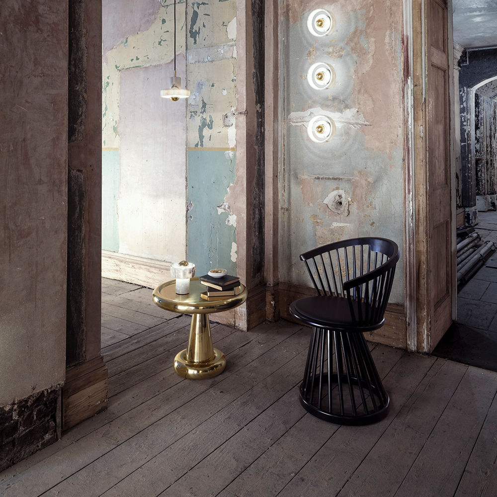 The Tom Dixon Fan series is a modern take on the classical Windsor chair. A British archetype converted to a contemporary silhouette.

#tomdixon #diningchair #originaldesign #dining