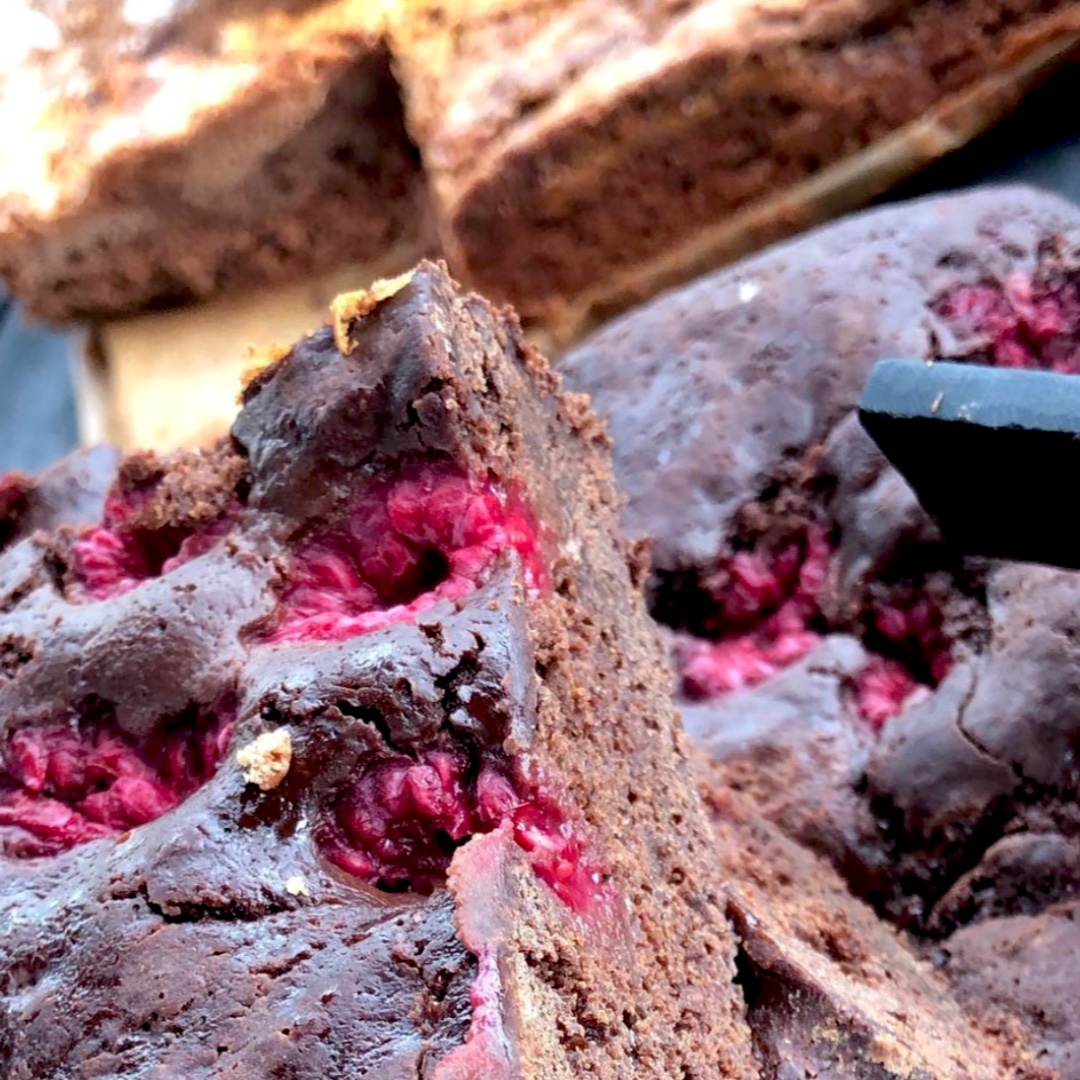 CatfordFoodMkt's tweet photo. If you think these brownies from @slatencrumb look irresistible now, try standing in front of their stall without wanting to take one of everything home! 

Catch them at #CatfordFoodMarket from 10am-4pm on Sunday 29th May! https://t.co/Y4iY0GEFCi