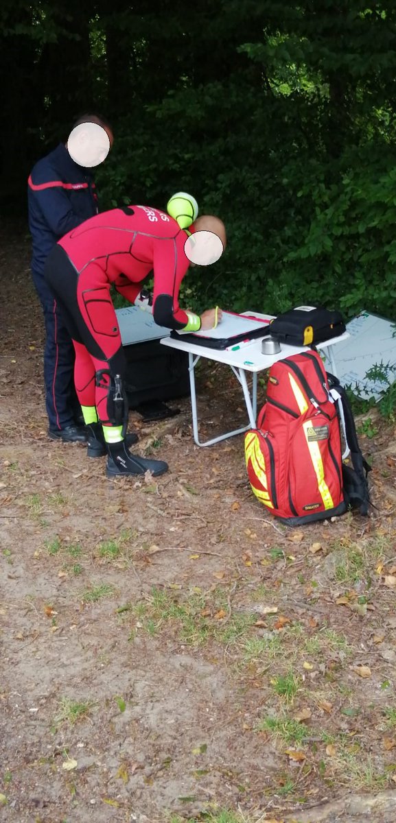 cdt_ag's tweet photo. #Entraînement de l'équipe spécialisée #secours nautique du @sdis86 :

➡️ #simulation de recherche de victime dans un véhicule immergé
➡️ application des #doctrines #opérationnelles
➡️ agir au service de la population pour #portersecours https://t.co/vSeGSkor9T