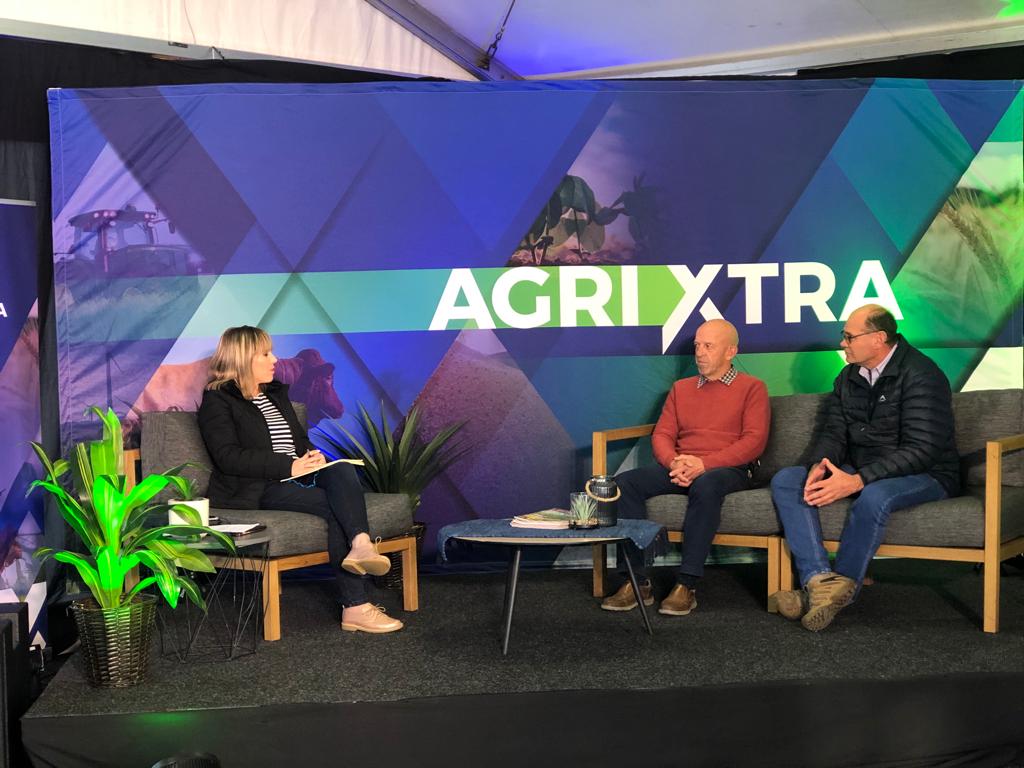 vkblandbou's tweet photo. Piet Potgieter, from Maluti Farming PALS and Manager of Agricultural development at VKB with Gerrit van Vuuren from SA PALS discussing challenges and opportunities for successful land reform in South Africa.
# MalutiFarmingPals #SAPals #Nampo2022 #ForTheLoveOfTheLand https://t.co/HiyKoCLs4l