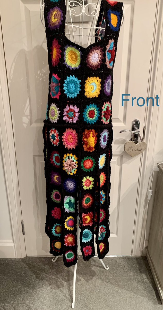 LaRadarina's tweet photo. I can finally reveal my #BigCommission in its entirety. Relieved the lady loves it! #Phew #Crochet #Moon #Stars #RecycledYarn #Eco #CrochetStopsMeUnravelling https://t.co/3wHVNYnz2H
