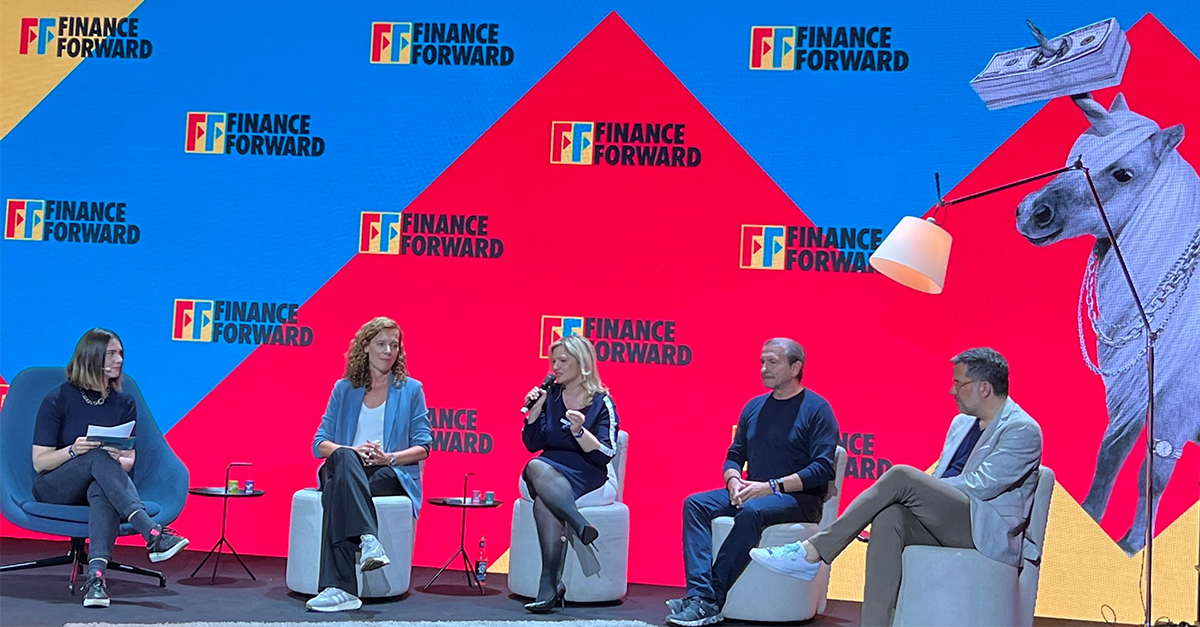 ING_Deutschland's tweet photo. „Kleine und mittlere Unternehmen wollen dort abgeholt werden, wo sie aktiv sind“, sagt @NadineMethner auf der @FinanceForward Konferenz. Durch die Integration auf Plattformen werden passendere Produkte angeboten sowie schnell und einfach Liquidität bereitgestellt. #omr #ffwd22 https://t.co/XFG7u8Ptpg