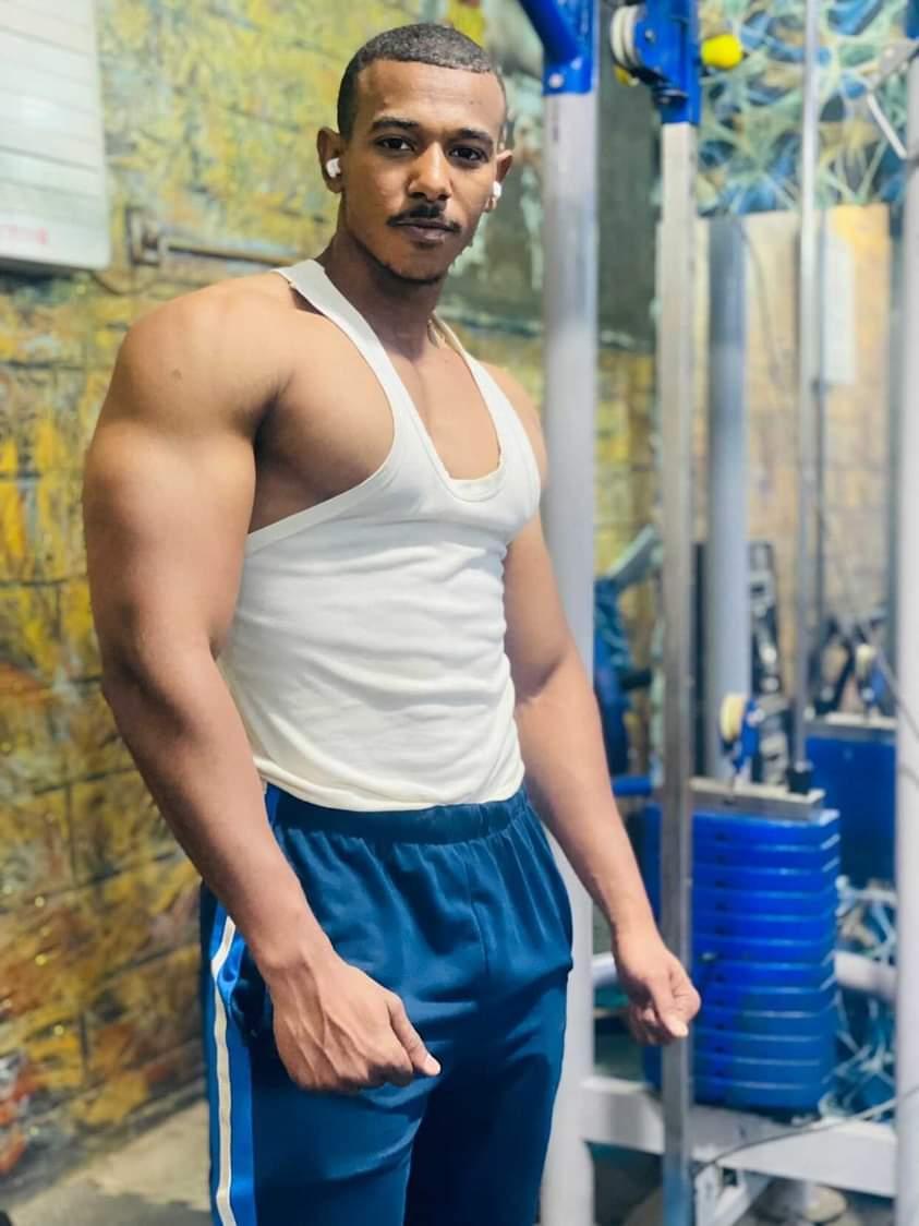 Big_7mada's tweet photo. اعلم ان تدريباتك لن تتضيع في مهب الريح فهي تبني لك شيآ جميلا سوف يفاجي غيرك في المستقبل كما سوف تتفاجئ انت منه نصيحتي لك ان تتمرن وانتظم وانتظر ولا تياس ولا تسمع لاي كلام يقلل من قيمتك ويحطم من معنوياتك
ما دام في قلوبنا امل سنحقق الحلم سنمضي الى الامام، ولن تقف في دروبنا الصعاب https://t.co/crXImjQ7gp
